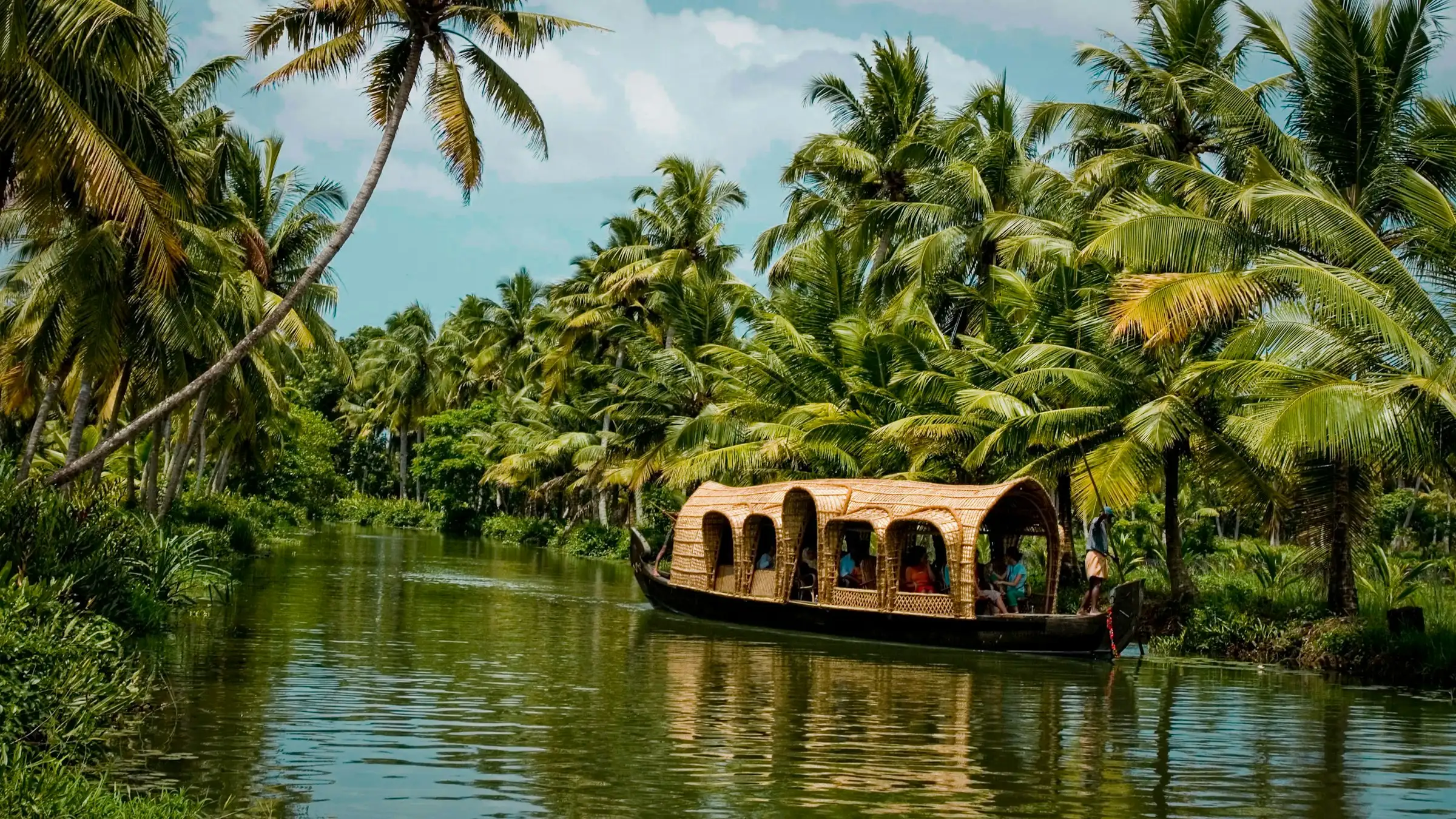 Nine-Day Kerala Luxury Honeymoon Tour: Backwaters, Munnar and Alleppey
