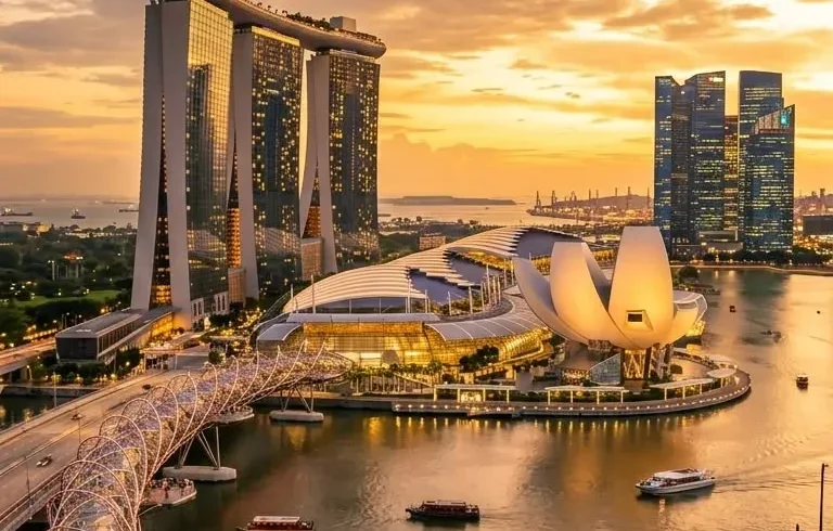 Travellers enjoying Marina Bay views on a Singapore tour package from India with Roameaze.